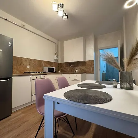 з балконом у новобудові вулиця вашингтона-шафарика Apartment *