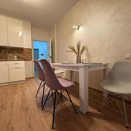 з балконом у новобудові вулиця вашингтона-шафарика *