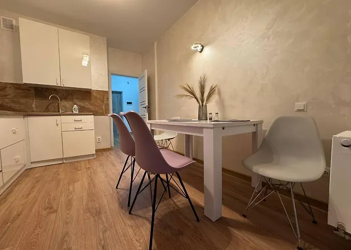 з балконом у новобудові вулиця вашингтона-шафарика *